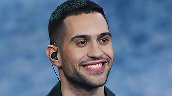 Mahmood's artistry, Electrifying performances, Unique sound, Musical expression HD wallpaper