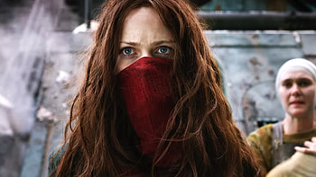 Mortal Engines film review, Futuristic cities, Epic adventure, Stunning visuals HD wallpaper