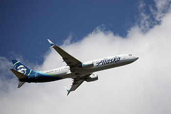 Alaska Airlines, 3-day sale, Discounted Hawaii flights, Limited time offer HD wallpaper