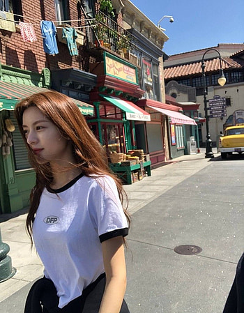 go yoon jung ig HD phone wallpaper
