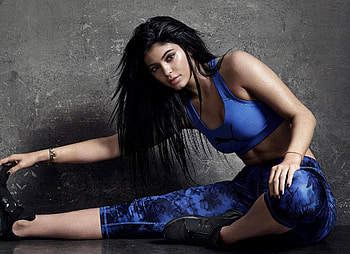 Kylie Jenner, blue outfit, 2019 HD wallpaper