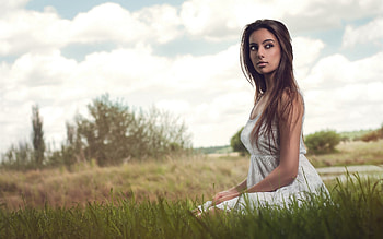 In The Field . ., style, cowgirl, brunettes, fashion, outdoors, ranch, field, women, models, western, female HD wallpaper