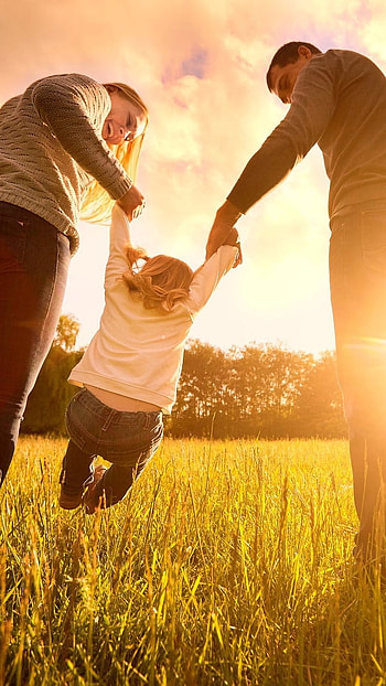 Mom And Dad, Grass Background HD phone wallpaper