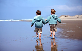 Sky, Sea, Children, Sand, Horizon, Reflection, Shore, Bank, Coast, Miscellanea, Miscellaneous, Ocean, Stroll, Surf, Boys, Brothers, Shorts, Heels, Heel HD wallpaper