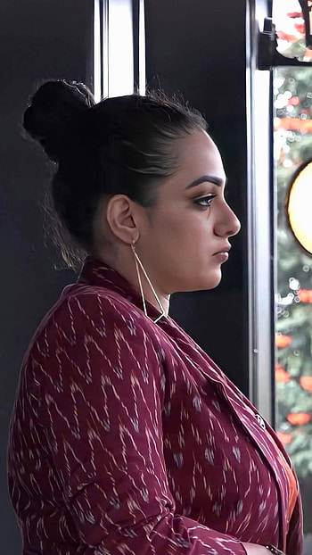 Nithya Menon, multilingual actress HD phone wallpaper