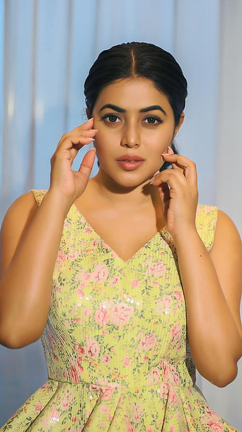 Poorna kasim, telugu actress HD phone wallpaper