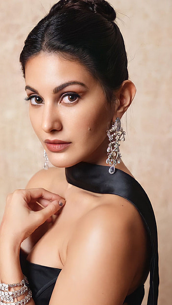 Amyra dustur, bollywood actress HD phone wallpaper