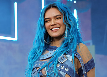 Coachella 2022, Karol G's tribute to Selena, Special guest Becky G, Iconic performance HD wallpaper