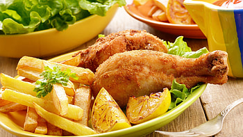 Drumsticks and fries, Crispy appetizers, Finger-licking good, Irresistible combo HD wallpaper