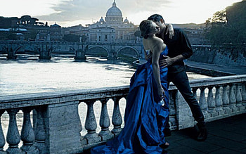 Lovers, blue, city, annie leibovitz, man, girl, dress, woman, love, couple, bridge, kiss, water HD wallpaper