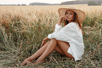 Pauline Archer Posing in a Field of Barley, redhead, model, hat, field HD wallpaper