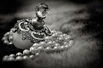 Things, bottle of perfume, black and white, pearls, things of woman, beautiful HD wallpaper