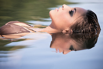 reflection in the water, other, sexy, water, woman HD wallpaper