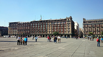 Old Portal de Mercaderes, Zocalo (Constitution Square) HD wallpaper