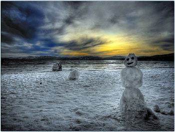 snowman at the beach, snowman, beach HD wallpaper