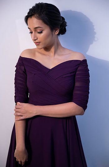 Srinidhi shetty, dress, hair HD phone wallpaper