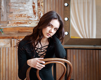 Confident, woman, sit, chair, brunette HD wallpaper