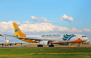 Cebu Pacific Air, 100 million flown, Booking flights HD wallpaper