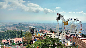 Amusement Park, City landmarks, Recognizable skyline, Vibrant cityscape HD wallpaper