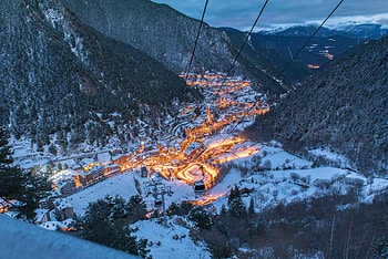 Skiing in Andorra, Alpine paradise, Snowy slopes, JourneyHero ski guide HD wallpaper