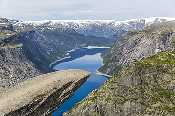 Troll tongue wonder, Trolltunga in Norway, Blog about hidden places, Norwegian adventures HD wallpaper