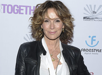 Jennifer Grey, Wiki biography, Actress profile, Car accident, Net worth HD wallpaper