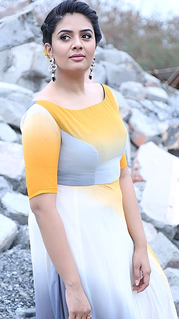 Sreemukhi, telugu actress HD phone wallpaper
