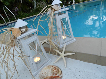 Lanterns by the pool, blue, seaside, crystal clear, lanterns, beach, wedding, light, love, pool, forever, event HD wallpaper