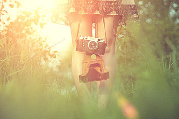 Grass, Sun, Glare, Miscellanea, Miscellaneous, Legs, Girl, Camera, Dress HD wallpaper