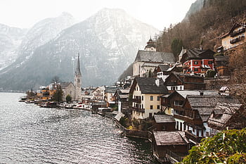 Charming winter scene of Hallstatt village, lakeside with mountains. HD wallpaper