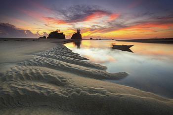 Ocean Sunset, boat, sand, sunrise, beach, reflection, texture, clouds, nature, water, sunset, ocean HD wallpaper