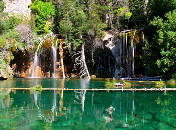 Hanging Lake, falls, grass, rocks, nice, lake, falling, quiet, reflection, green, Hanging, trees, greenery, nature, water, lovely, forest HD wallpaper