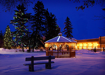 Christmas-night, winter, frozen, color, graphy, colors, christmas cottage, fantasy, abstract, light, snow, lights, christmas, cottage HD wallpaper