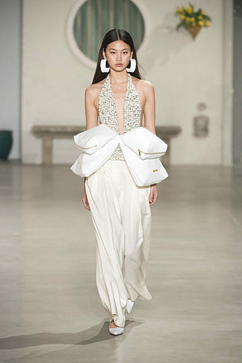 Jacquemus fashion, Paris Fashion Week, Captivating runway , Shoji Fujii HD phone wallpaper