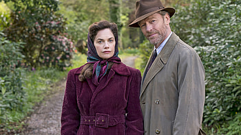 Ruth Wilson, Mrs. Wilson miniseries, mobile tablet HD wallpaper