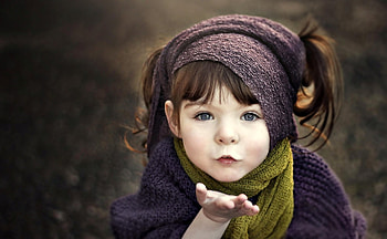 Girl - kiss, kiss, Girl, shawl, hand HD wallpaper
