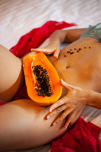 Artistic portrayal combining papaya and sensual human body for a unique hoot. HD phone wallpaper