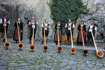 Alphorngruppe eisenberg eine, Andere wordpress site, Alphorn experience, Swiss customs HD wallpaper