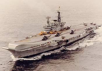 WORLD OF WARSHIPS HMS Hermes Centaur Class aircraft carrier R 12, 9 sea king HAS V, air group 28 sea harriers, 23000 tons std 28000 tons fld, length 745 ft with ski jump, speed 28 kts HD wallpaper