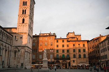 Favorite city in Tuscany, Reasons to visit, Lucca travels, Italian charm HD wallpaper