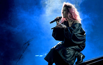 Halsey, Birtay celebration, Aquatic music video, Captivating visuals HD wallpaper