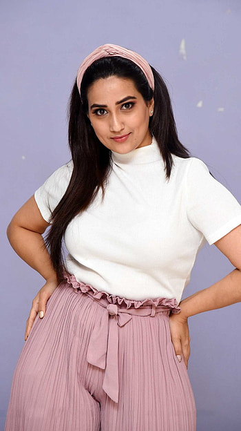 Manjusha, telugu actress, anchor HD phone wallpaper