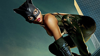 Catwoman (Movie), Superhero movie, Powerful and fierce, Dynamic ry HD wallpaper