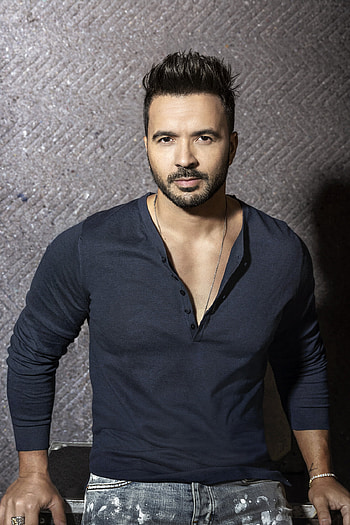Luis Fonsi, Adamari Lpez's reaction, Musical catalog sale, Celebrity news HD phone wallpaper