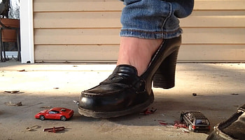 Obstruction On The Road!, Kali Alaura, Giantess Kali, Foot, Cars, Shoes HD wallpaper