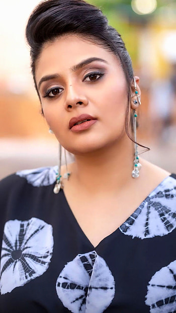 Sreemukhi, telugu actress, anchor HD phone wallpaper