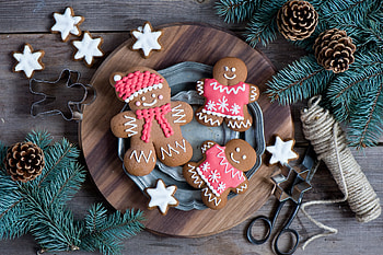 Gingerbread Man, Holiday-inspired , Festive treats, Yummy snacks HD wallpaper
