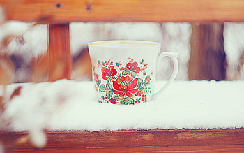 Winter, Snow, Miscellanea, Miscellaneous, Cup, Village, Bench, Mug HD wallpaper