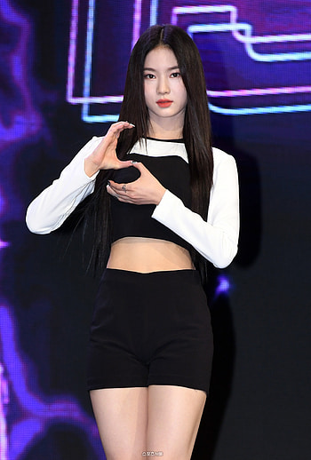 STAYC, K-pop page, Asiachan board HD phone wallpaper