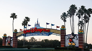 Disney Animation, Fairy tales, Fantasy confronts, Real world HD wallpaper